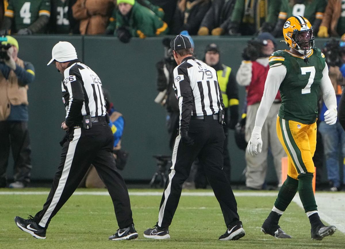 Packers rookie Quay Walker ejected for unsportsmanlike conduct vs. Bills