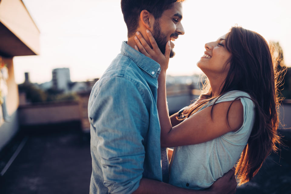 Women’s bodies change when they fall in love, new research suggests [Photo: Getty]