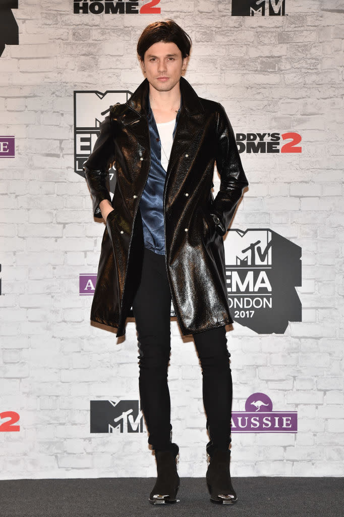 <p>James Bay debuted his new haircut in a vinyl trench and silk shirt. (Photo: Getty Images) </p>