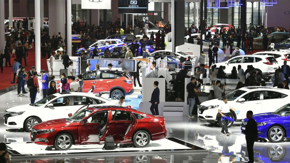 Blick in eine Ausstellungshalle der Automesse «Auto Shanghai».