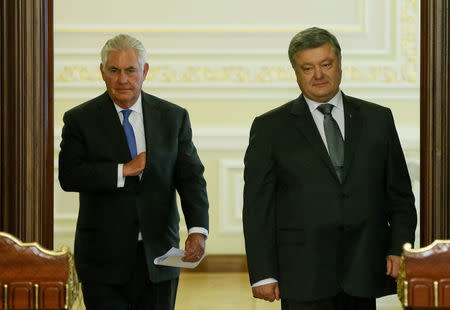 Ukrainian President Petro Poroshenko (R) and U.S. Secretary of State Rex Tillerson walk to deliver a statement after their talks in Kiev, Ukraine July 9, 2017. REUTERS/Valentyn Ogirenko