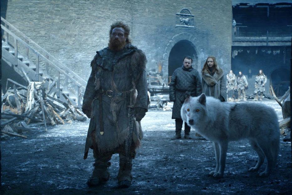 Der Schattenwolf war größer als der normale Wolf, aber nicht ganz so imposant wie in GoT. (Bild: HBO)