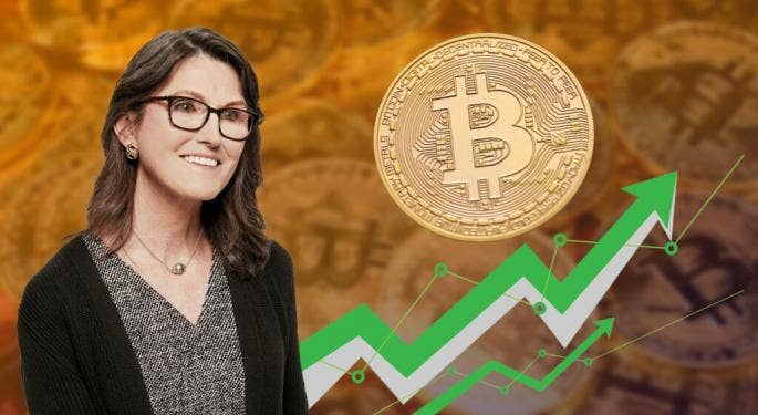 Cathie Wood carica Robinhood, ottimista su Bitcoin