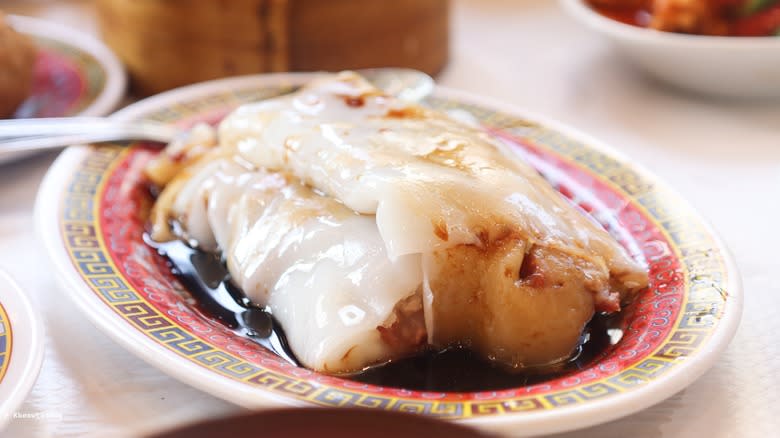 Cantonese dim sum rice rolls 