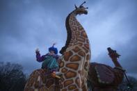 At sunrise floats stand ready to participate in the Macy's Thanksgiving Day Parade in New York, November 27, 2014. REUTERS/Carlo Allegri (UNITED STATES - Tags: SOCIETY TPX IMAGES OF THE DAY)