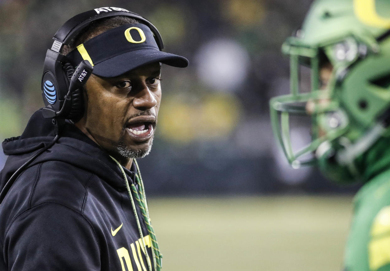 Oregon head coach Willie Taggart gives feedback from the sidelines against Oregon State in an NCAA college football game Saturday, Nov. 25, 2017 in Eugene, Ore. (AP Photo/Thomas Boyd)