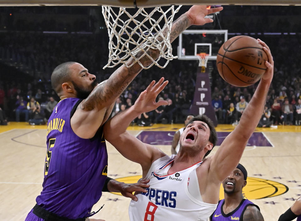 Los Angeles Clippers forward Danilo Gallinari, right, of Italy, shoots as Los Angeles Lakers center Tyson Chandler defends during the first half of an NBA basketball game Friday, Dec. 28, 2018, in Los Angeles. (AP Photo/Mark J. Terrill)