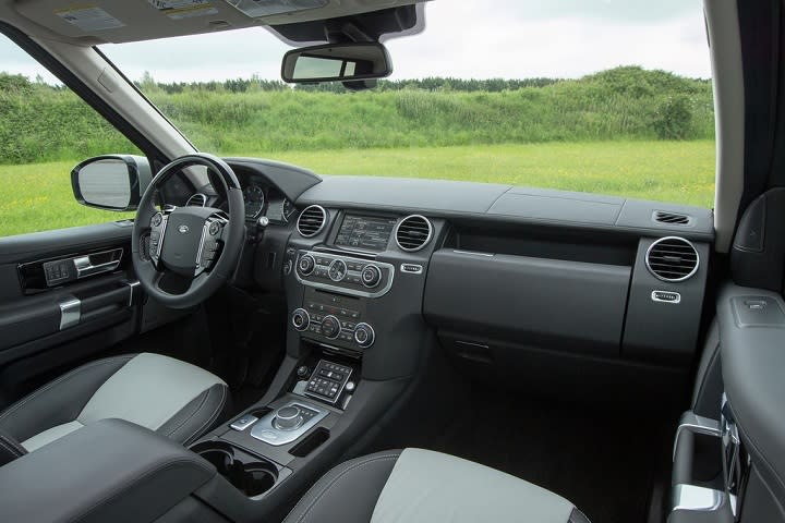 2016 Land Rover LR4 interior photo