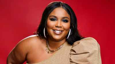 Lizzo Looks Snatched in Bra and Leggings From Yitty: 'New Year, New Me