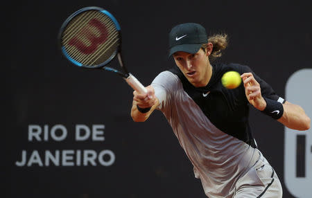 Tennis - ATP 500 - Rio Open - Semifinal - Rio de Janeiro, Brazil - February 24, 2018. Nicolas Jarry of Chile in action against Diego Schwartzman of Argentina. REUTERS/Sergio Moraes