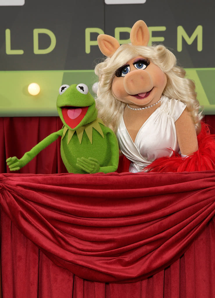 The Muppets 2011 Kermit Frog Miss Piggy