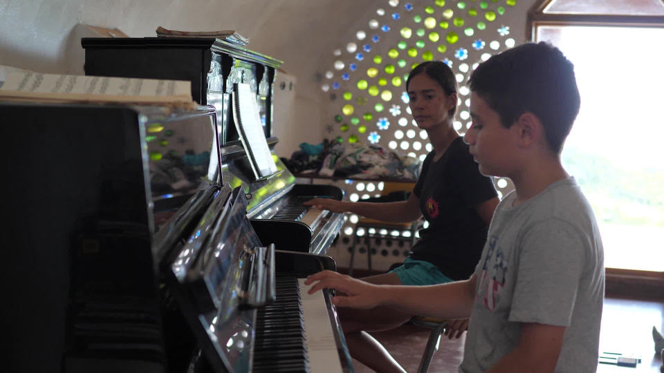 Internationally acclaimed concert pianist Mahani Teave, who grew up on the island of Rapa Nui, returned and founded the Rapa Nui School of Music and the Arts. / Credit: CBS News