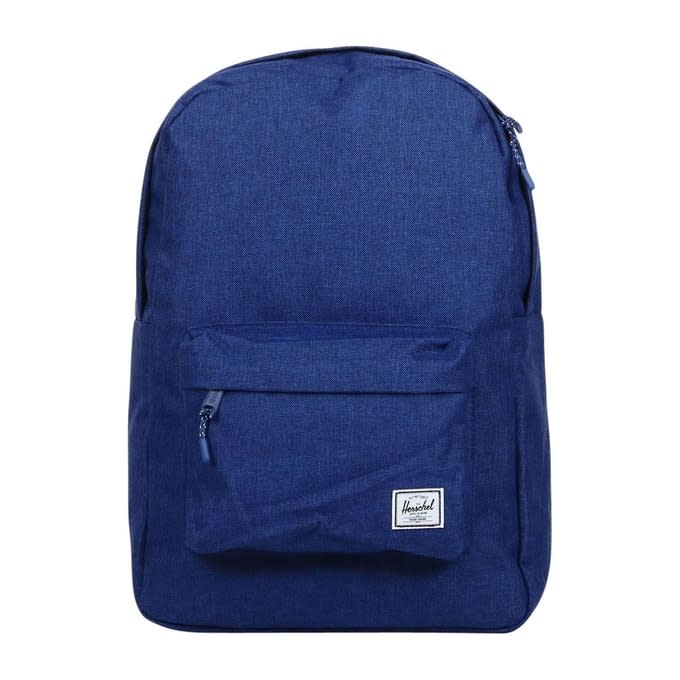 Réalisé avec un grand soin du détail par deux frères canadiens, les sacs à dos Herschel sont de nouveaux basiques. Et dans cette teinte bleu jean, celui-ci s'adaptera à tous les styles en toute décontraction. Sac à dos Herschel Classic bleu jean, <a href="https://tidd.ly/2CSRL6j" rel="nofollow noopener" target="_blank" data-ylk="slk:34,30€ au lieu de 49€ sur La Redoute;elm:context_link;itc:0;sec:content-canvas" class="link ">34,30€ au lieu de 49€ sur La Redoute</a>