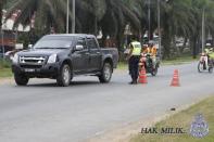 Policemen at a roadblock in Lahad Datu