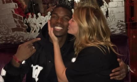 Paul Pogba wird von Julia Roberts geknutscht (Foto: Instagram/PaulPogba)