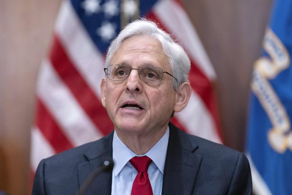 Archivo - El secretario de Justicia de EE.UU., Merrick Garland, habla durante una reunión con fiscales federales para analizar estrategias de reducción de delitos violentos en el Departamento de Justicia en Washington, el miércoles 14 de junio de 2023. (AP Foto/José Luis Magaña, Archivo)