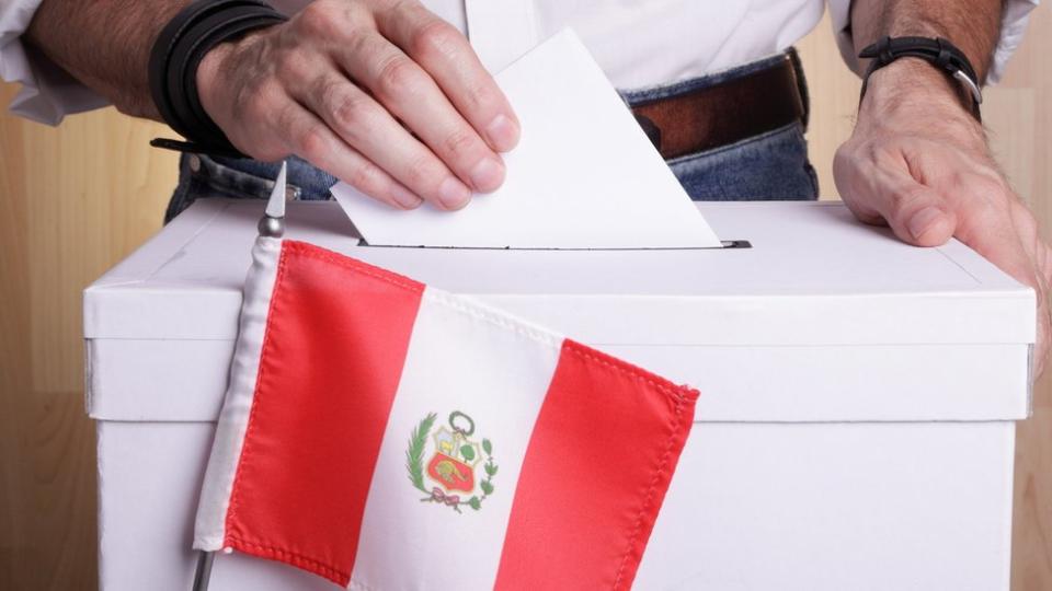 18 candidatos se disputan la presidencia en Perú