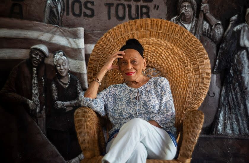 La cantante cubana Omara Portuondo durante una entrevista en su casa en La Habana el 29 de noviembre de 2022.