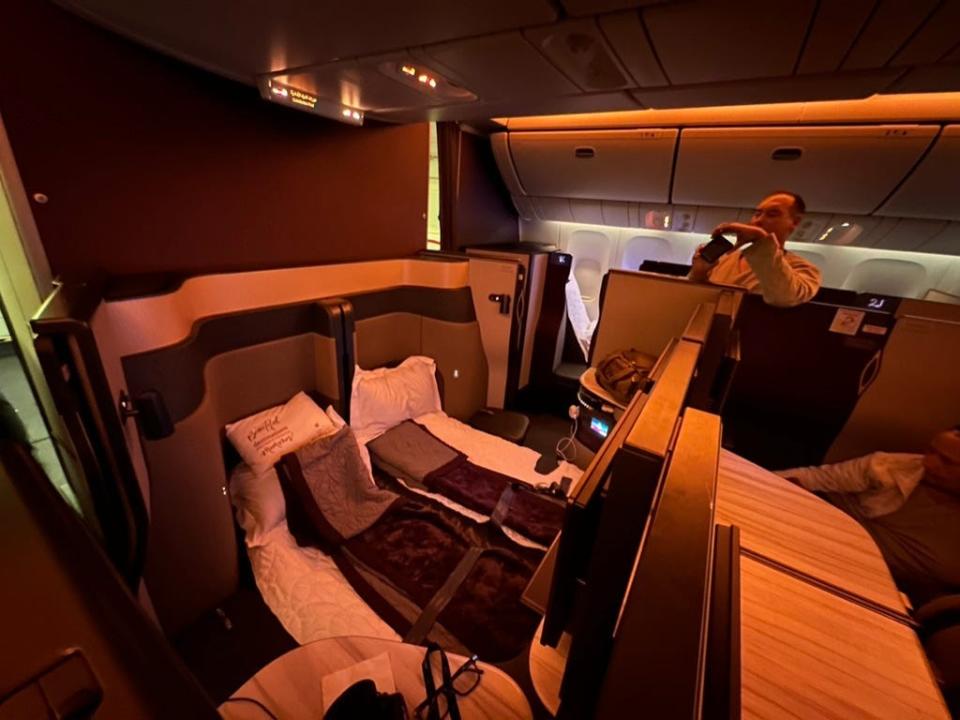 Cabins with lowlights and beds on Qatar Airways.