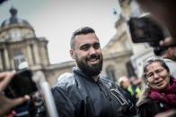 Dans le même temps, Eric Drouet, un chauffeur routier de Seine-et-Marne, appelle sur Facebook au blocage routier du périphérique parisien, le 17 novembre, avant de se réunir devant l’Élysée. Le début d’une mobilisation sociale aux proportions inusités dont le conducteur de poids lourds va peu à peu devenir une figure emblématique.