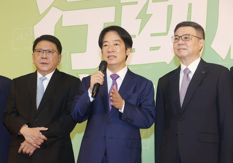 賴清德宣布第6波新內閣與國安人事（1） 總統當選人賴清德（中）25日在台北主持記者會，宣 布第6波新內閣與國安人事，由前屏東縣長潘孟安 （左）接任總統府祕書長。右為內定行政院長卓榮 泰。 中央社記者郭日曉攝  113年4月25日