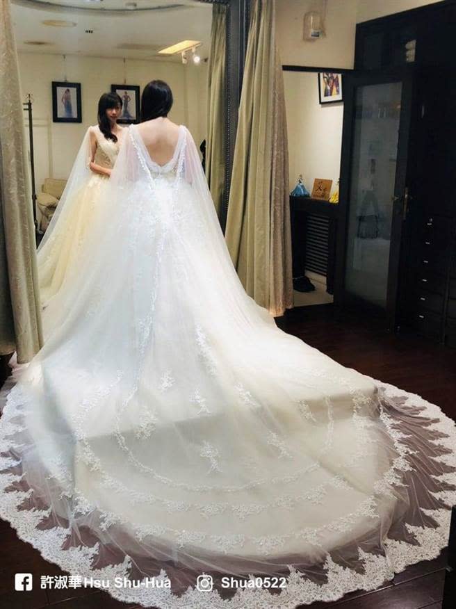 民進黨台北市議員許淑華日前在臉書PO出婚紗照，現自爆已有5個小孩。（圖／摘自許淑華臉書）