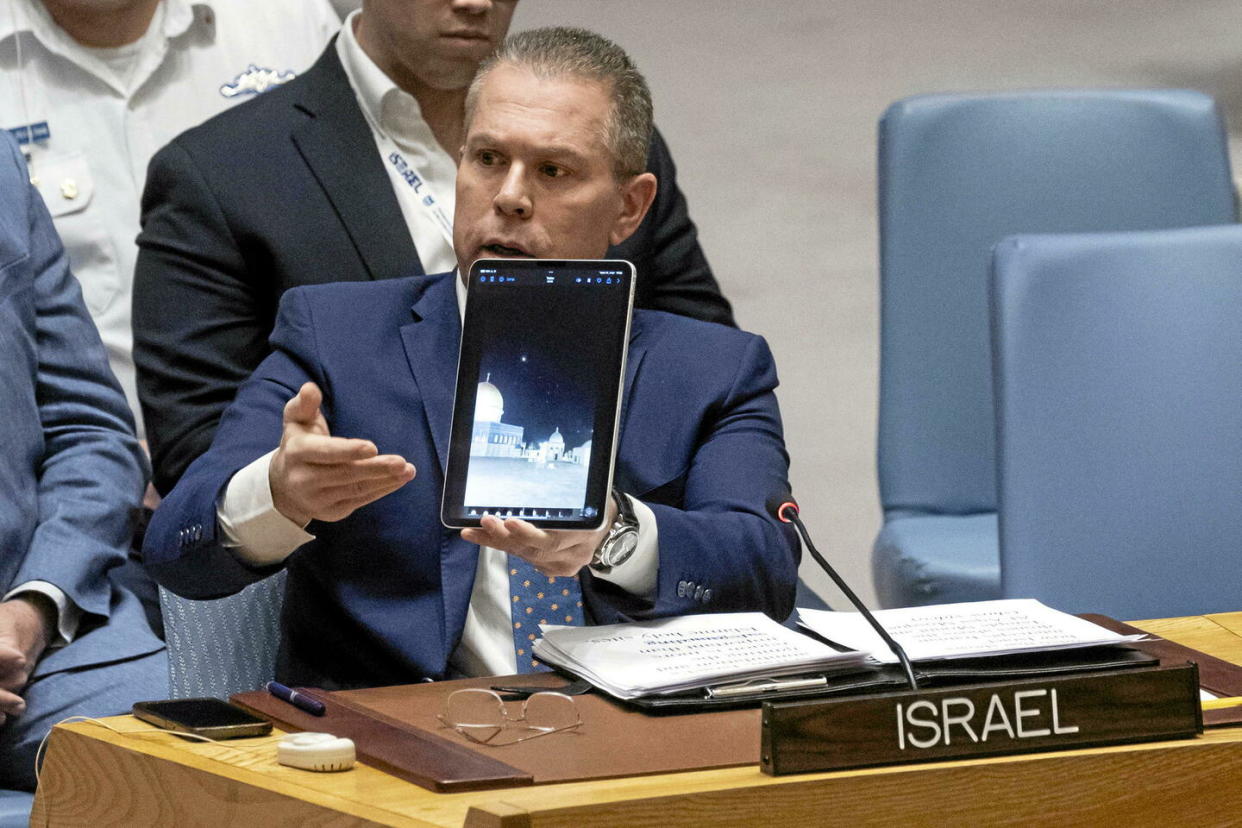 Israel’s U.N. Ambassador Gilad Erdan shows a video of Iranian missiles flying over Al-Aqsa Mosque as he addresses the United Nations Security Council during an emergency meeting at U.N. headquarters, Sunday, April 14, 2024. (AP Photo/Yuki Iwamura)/NYYI129/24105781825681//2404150010 - Credit:Yuki Iwamura/AP/SIPA / SIPA / Yuki Iwamura/AP/SIPA