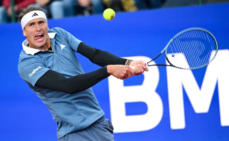 German tennis player Alexander Zverev in action against Austria's Jurij Rodionov during their men's singles round of 16 tennis match at the Bavarian International Tennis Championships. Sven Hoppe/dpa