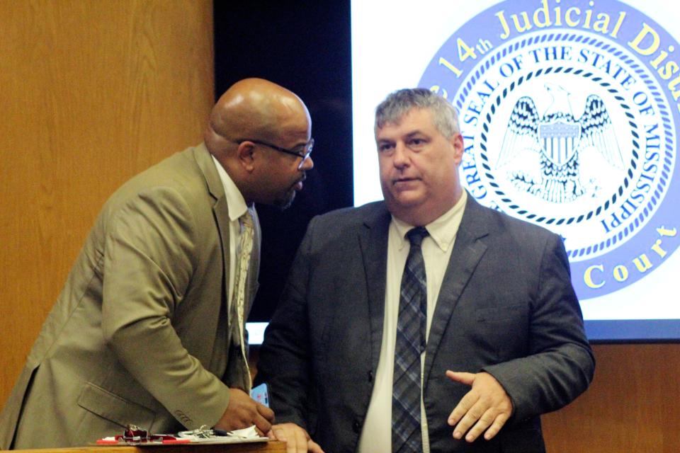 Lincoln County District Attorney Dee Bates, right, speaks with district investigator Damian Gatlin during following opening arguments.