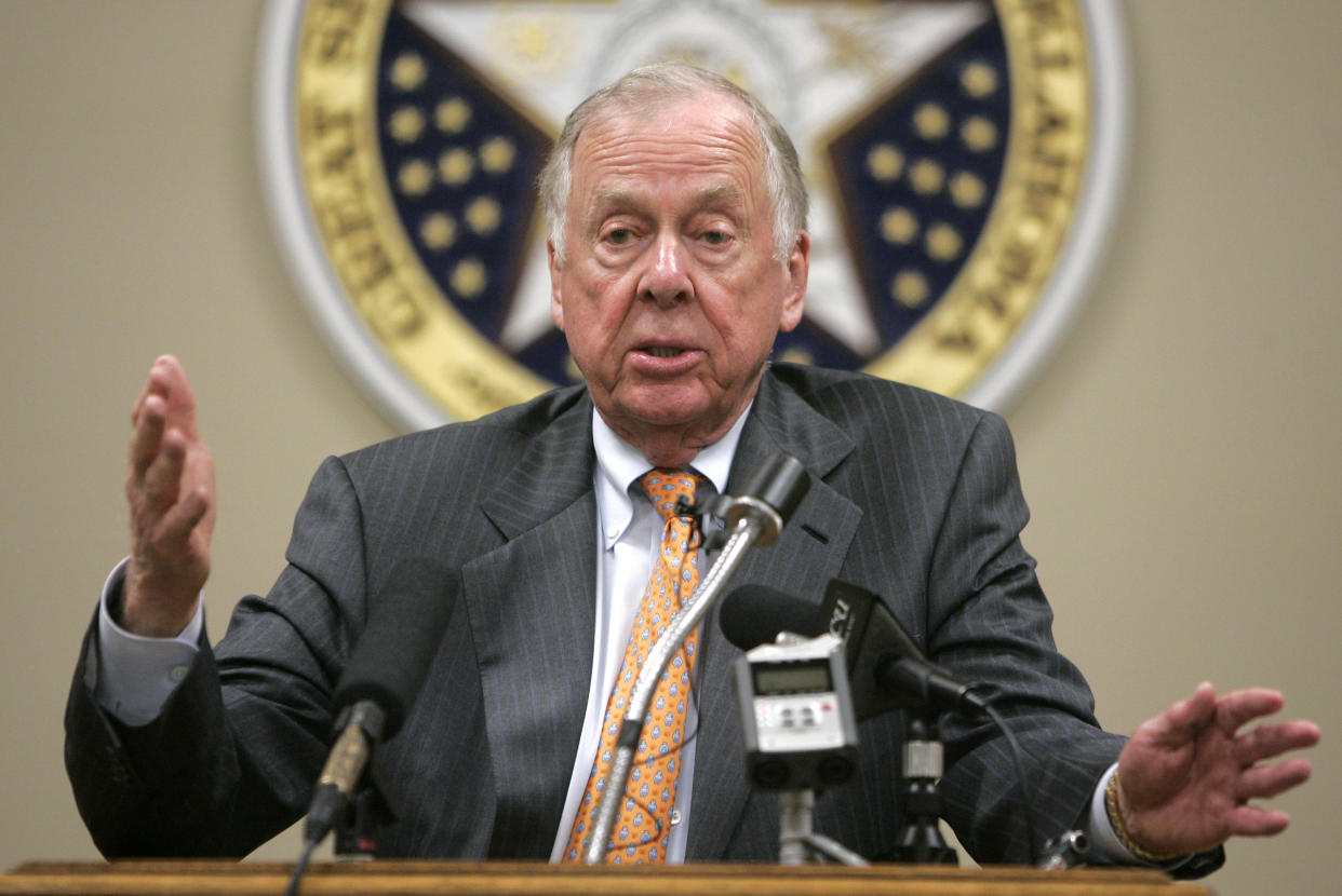 T. Boone Pickens answers a question during a news conference in Oklahoma City, Wednesday, May 12, 2010. (AP Photo/Sue Ogrocki)