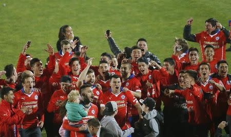 Chile players celebrate after defeating Argentina in their Copa America 2015 final soccer match at the National Stadium in Santiago, Chile, July 4, 2015. REUTERS/Ueslei Marcelino