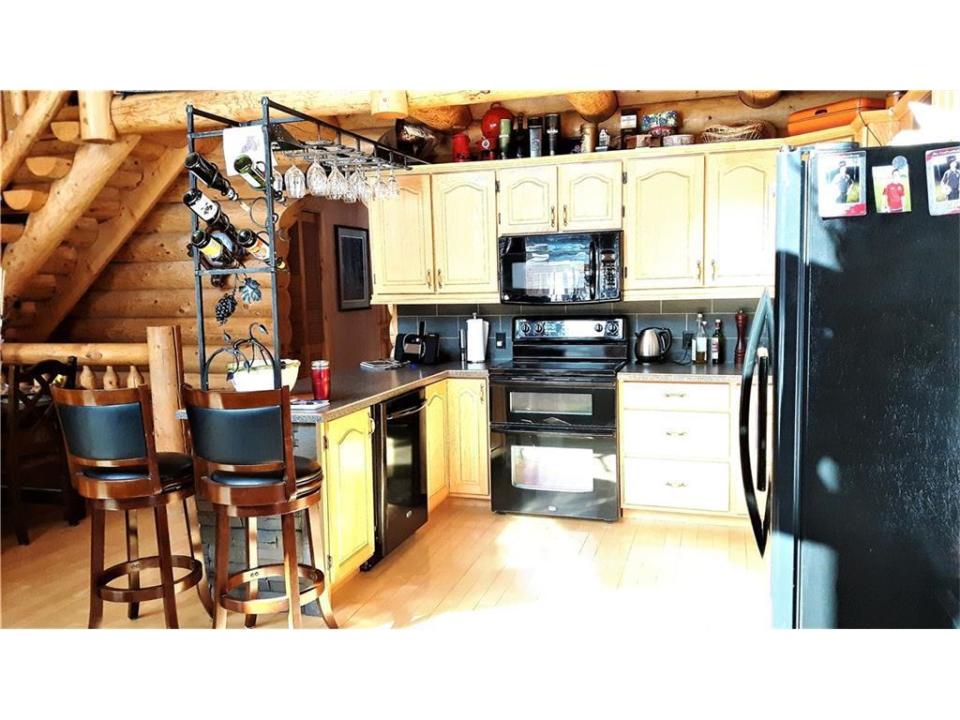 <p><span>7 5241 Township Road, Rural Mountain View County, Alta.</span><br>There’s a wood-burning stove if you’re into rustic cooking, but a double oven in the kitchen if you want to enjoy some more modern cooking methods.<br>(Photo: Zoocasa) </p>