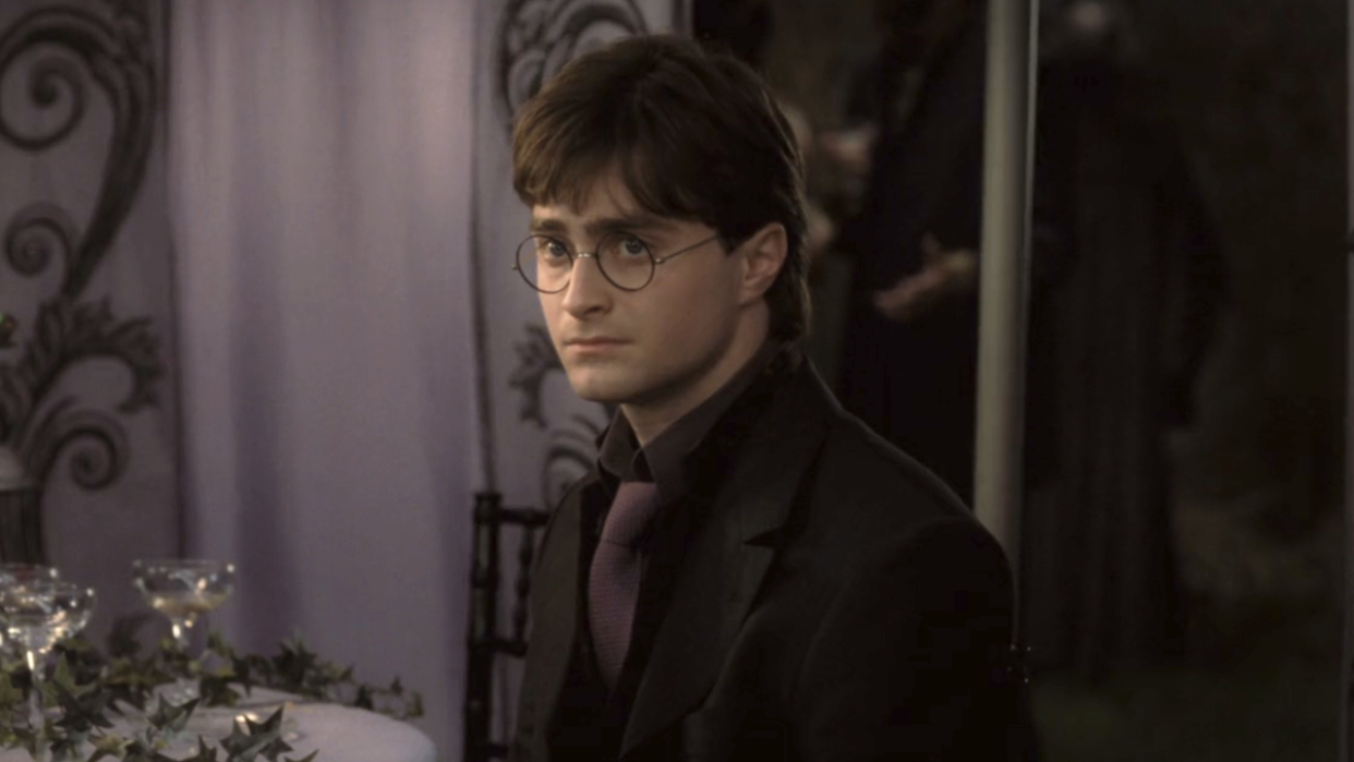  Daniel Radcliffe in Harry Potter and the Deathly Hallows Part 1 