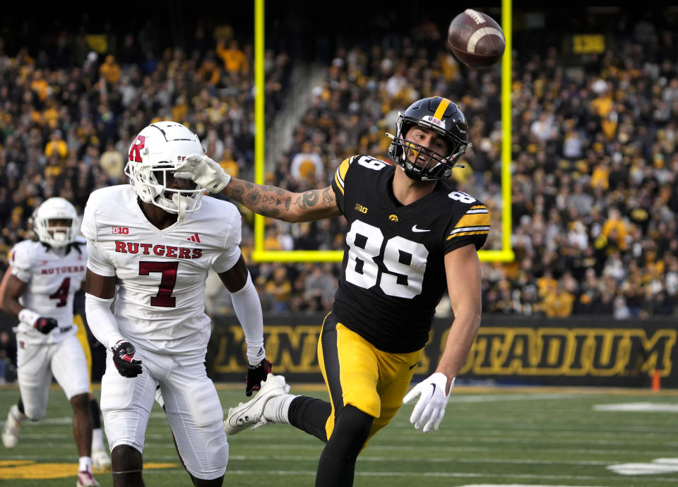 Iowa wide receiver Nico Ragaini (89) watches an errant pass sail out of reach during the first half of an NCAA college football game against Rutgers, Saturday, Nov. 11, 2023, in Iowa City, Iowa. (AP Photo/Bryon Houlgrave)