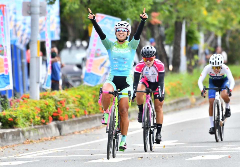 黃亭茵在公路賽完成五連霸。自由車協會提供