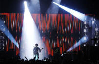 Prince performs during the Billboard Music Awards at the MGM Grand Garden Arena in Las Vegas, Nevada May 19, 2013. REUTERS/Steve Marcus