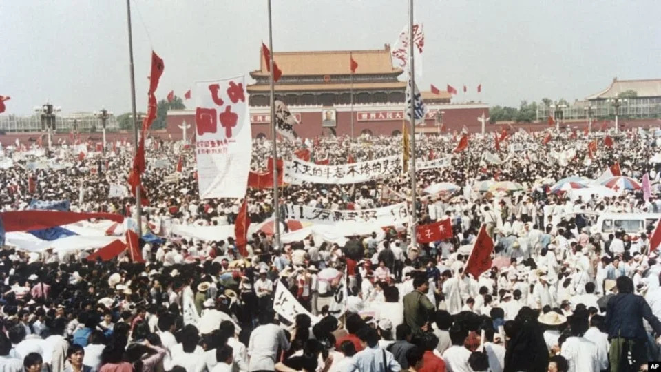 八九民運又稱六四天安門事件，它的歷史意義與作用遠勝於「五四運動」，是當代中國最大規模、最偉大的社會自由民主運動。圖／美國之音中文網