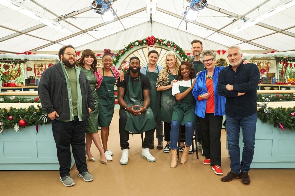 Prue Leith and Paul Hollywood (far right) stand with the cast of Season 2 alongside its co-hosts Zach Cherry and Casey Wilson (far left). (The Roku Channel)