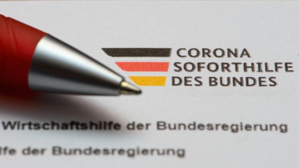 Ein Stift liegt auf einem Antrag auf Gewährung der «Novemberhilfe» als außerordentliche Wirtschaftshilfe der Bundesregierung in der Corona-Krise.