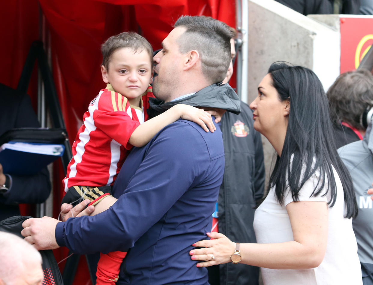 Sunderland fan Bradley Lowery with his parents Gemma and Carl at a Sunderland match in 2017. (Getty Images)
