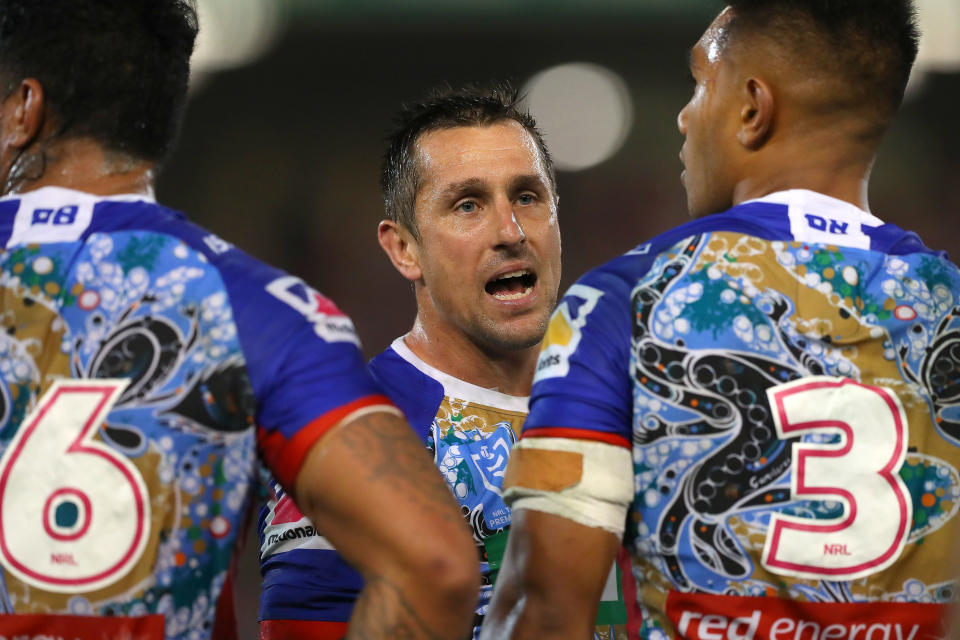 NEWCASTLE, AUSTRALIA - MAY 24: Mitchell Pearce of the Newcastle Knights talks to his players during the round 11 NRL match between the Newcastle Knights and the Sydney Roosters at McDonald Jones Stadium on May 24, 2019 in Newcastle, Australia. (Photo by Tony Feder/Getty Images)