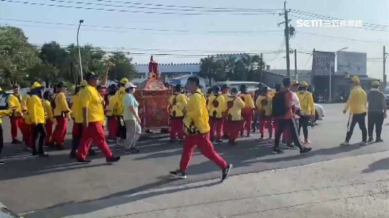 浩天宮潛水媽組到北港進香，信眾虔誠相隨，現場十分熱鬧。