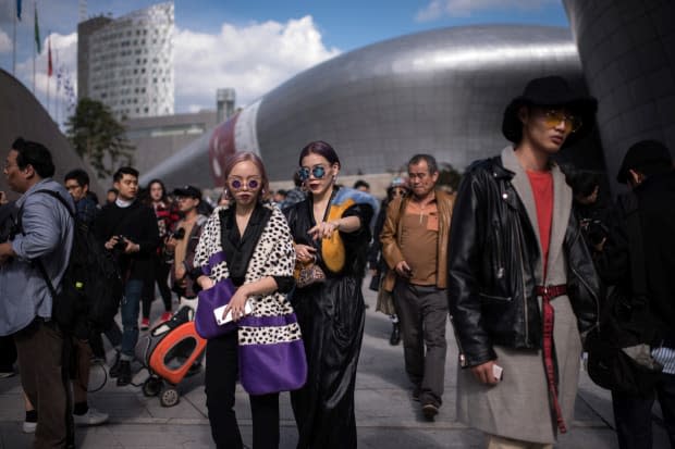 Show-goers at Seoul Fashion Week in 2017