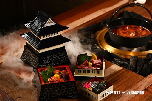 胡同燒肉擺盤相當精美，還有大阪城造型的肉盤。（圖／記者馮珮汶攝）