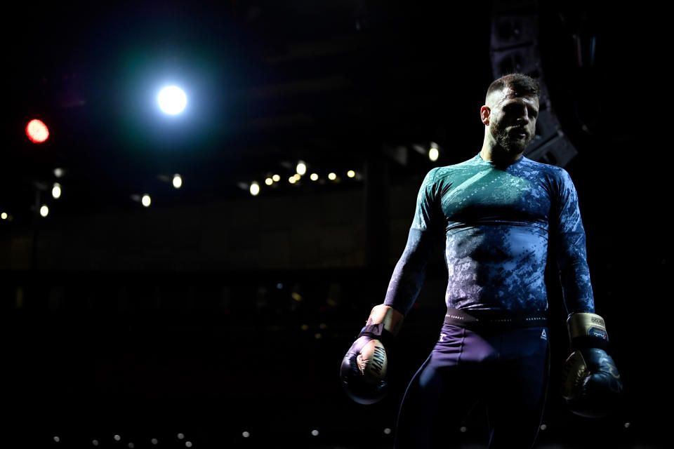 MOSCOW, RUSSIA - NOVEMBER 06:  Calvin Kattar holds an open training session for fans and media during UFC Fight Night open workouts at Arbat Hall on November 6, 2019 in Moscow, Russia. (Photo by Jeff Bottari/Zuffa LLC via Getty Images)