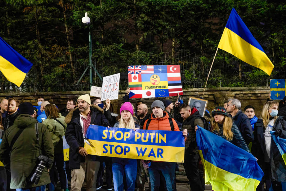 Anti-Russian protesters rally on Feb. 23, 2022 in London.<span class="copyright">Hesther Ng/SOPA Images/LightRocket via Getty Images</span>