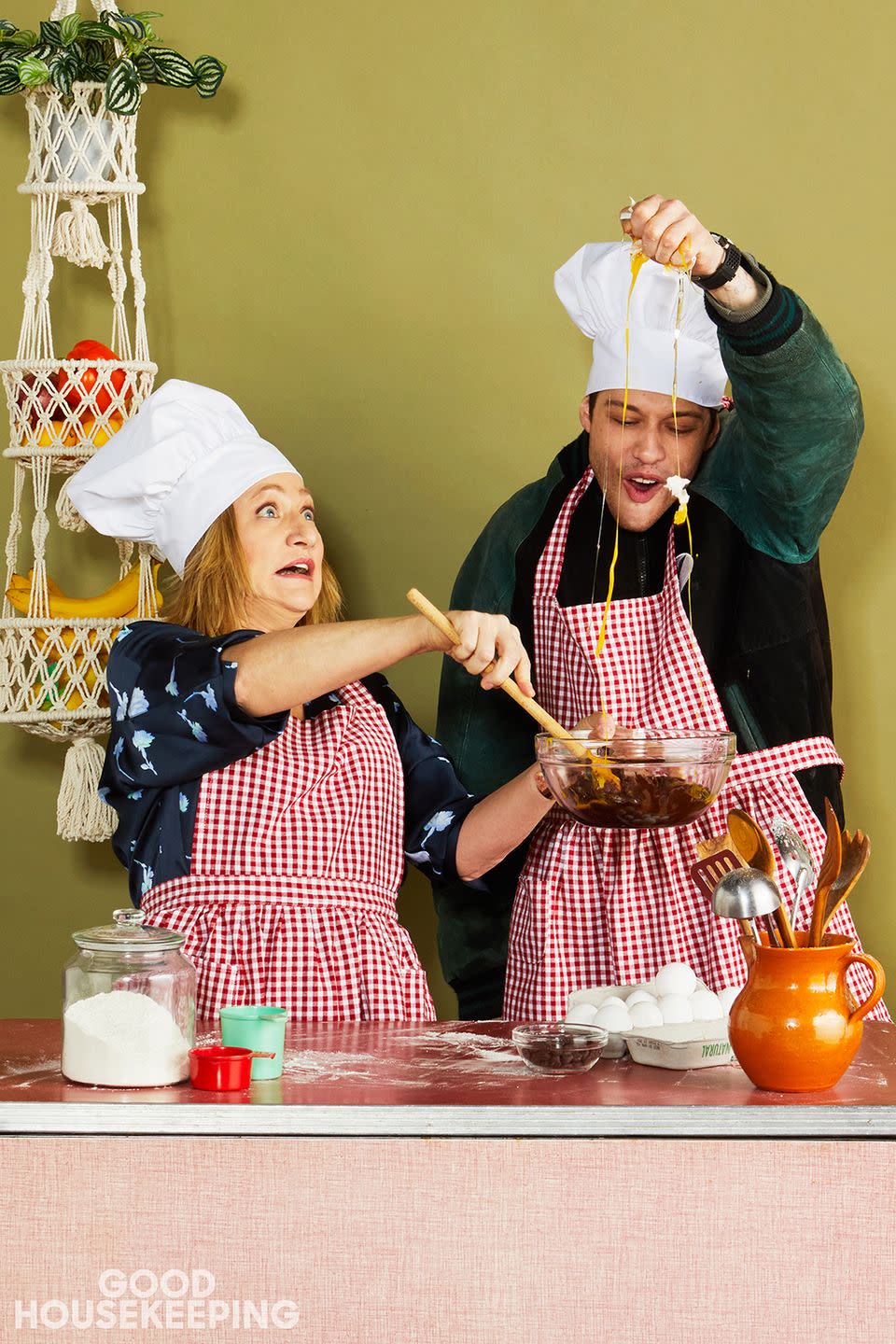 pete davidson and edie falco cooking in chefs hats and aprons