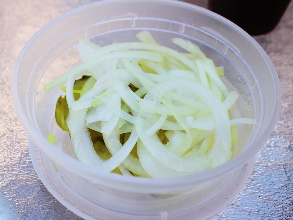 franklin barbecue austin texas pickles and onions