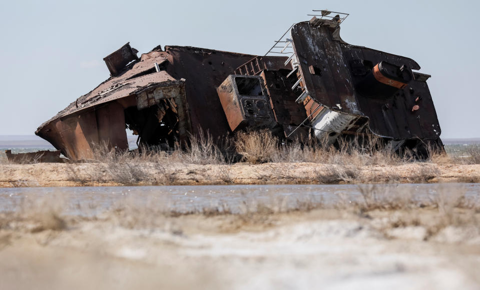 Barco en el Mar Aral /REUTERS/Shamil Zhumatov