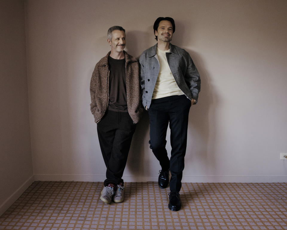 Jeremy Strong, izquierda, y Sebastian Stan posan para un retrato para promocionar la película "The Apprentice" el martes 8 de octubre de 2024 en Nueva York. (Foto Victoria Will/Invision/AP)